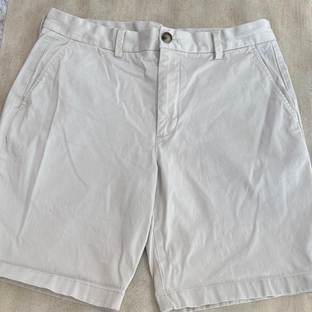 Vineyard Vines Men's Light Gray Flat Front Shorts